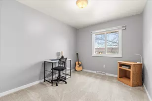 W163N11527 Windsor Ct, Germantown, WI 53022 - Photo 12