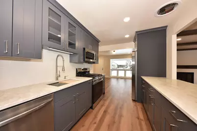 8105 W Townsend St, Milwaukee, WI 53222 - Photo 14