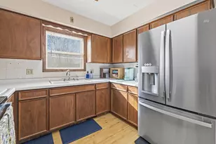 2213 Parkfield Dr, West Bend, WI 53090 - Photo 8