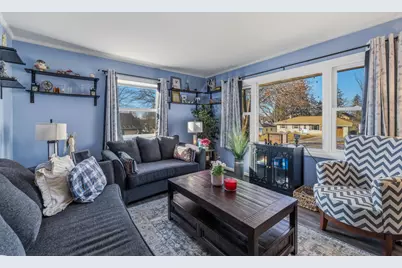 2213  Parkfield Dr, West Bend, WI 53090 - Photo 4