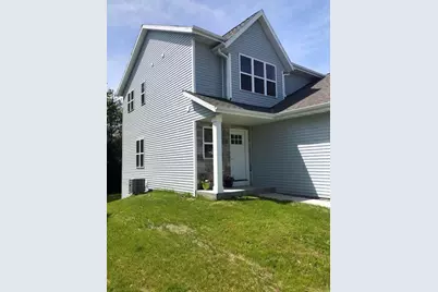 2105  Daisy Dr, West Bend, WI 53090 - Photo 2