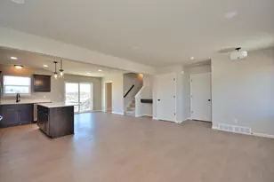 W197N5350 Lodgepole Ct, Menomonee Falls, WI 53051 - Photo 6