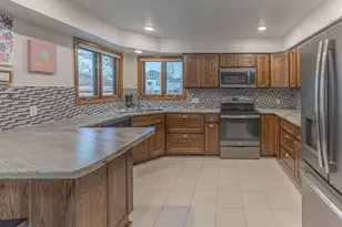 2802 31st St, La Crosse, WI 54601 - Photo 2