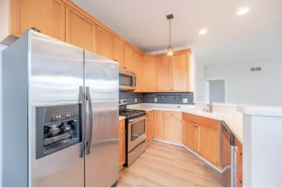 1203  Woodbury Cmn #C, Waukesha, WI 53189 - Photo 4