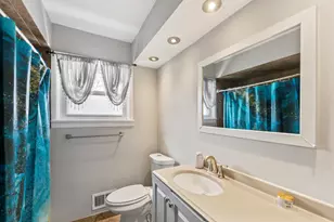 8913 W Daphne St, Milwaukee, WI 53224 - Photo 16