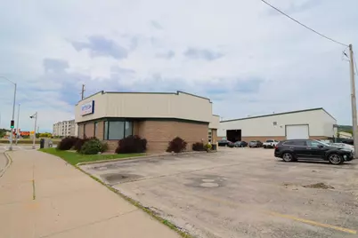 530  Lang Dr, La Crosse, WI 54603 - Photo 4