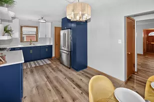 10708 W York Pl, Wauwatosa, WI 53222 - Photo 6