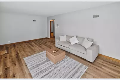 10708 W York Pl, Wauwatosa, WI 53222 - Photo 10