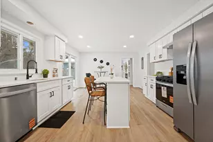 7216 N Mohawk Ave, Glendale, WI 53217 - Photo 8