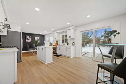 7216 N Mohawk Ave, Glendale, WI 53217 - Photo 10