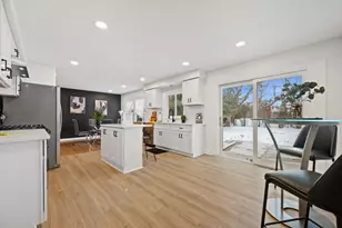 7216 N Mohawk Ave, Glendale, WI 53217 - Photo 10