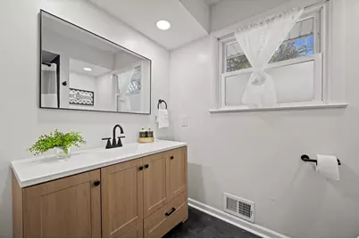 7216 N Mohawk Ave, Glendale, WI 53217 - Photo 14