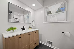 7216 N Mohawk Ave, Glendale, WI 53217 - Photo 14