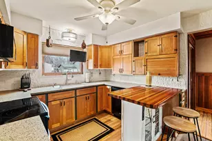 8508 Fox River Rd, Racine, WI 53185 - Photo 6