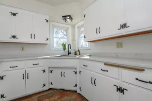 5300 W Euclid Ave, Milwaukee, WI 53219 - Photo 8