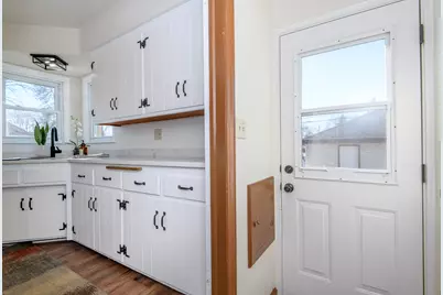 5300 W Euclid Ave, Milwaukee, WI 53219 - Photo 12