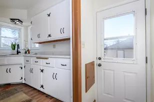 5300 W Euclid Ave, Milwaukee, WI 53219 - Photo 12