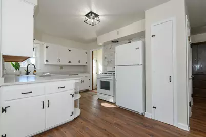 5300 W Euclid Ave, Milwaukee, WI 53219 - Photo 10