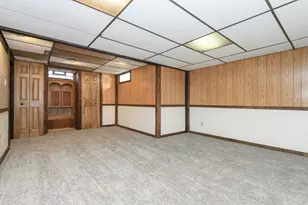 5300 W Euclid Ave, Milwaukee, WI 53219 - Photo 32