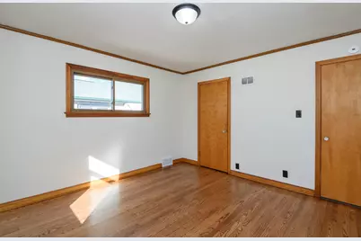 5300 W Euclid Ave, Milwaukee, WI 53219 - Photo 24