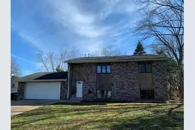 6154 S 42nd St, Greenfield, WI 53221 - Photo 1