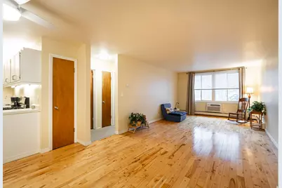 2025 E Greenwich Ave #219, Milwaukee, WI 53211 - Photo 12