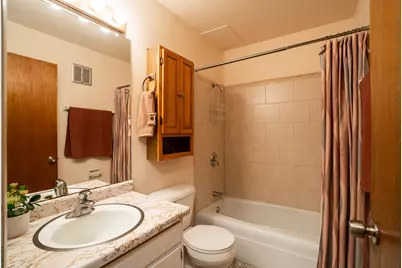 2025 E Greenwich Ave #219, Milwaukee, WI 53211 - Photo 14