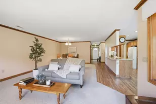 465 Hartford Square, Hartford, WI 53027 - Photo 4