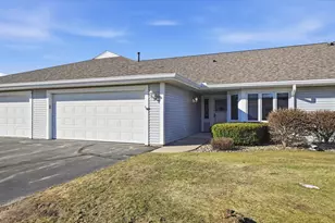 465 Hartford Square, Hartford, WI 53027 - Photo 2