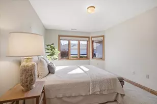 465 Hartford Square, Hartford, WI 53027 - Photo 10