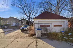 4058 N 24th Pl, Milwaukee, WI 53209 - Photo 14