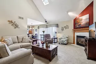 W203N16184 Pin Oak Cir, Jackson, WI 53037 - Photo 6