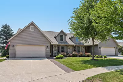W203N16184  Pin Oak Cir, Jackson, WI 53037 - Photo 2