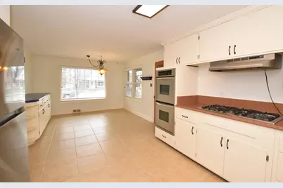 7200 W Locust St, Milwaukee, WI 53210 - Photo 10