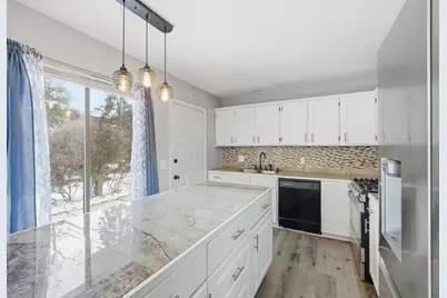 6113 W Calumet Rd, Milwaukee, WI 53223 - Photo 4