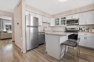 4958 W Colonial Ct, Greenfield, WI 53220 - Photo 4