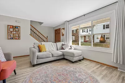 4958 W Colonial Ct, Greenfield, WI 53220 - Photo 10