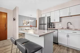 4958 W Colonial Ct, Greenfield, WI 53220 - Photo 2