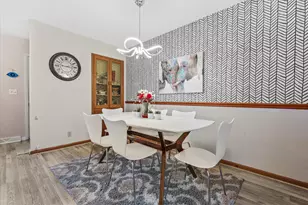 4958 W Colonial Ct, Greenfield, WI 53220 - Photo 6