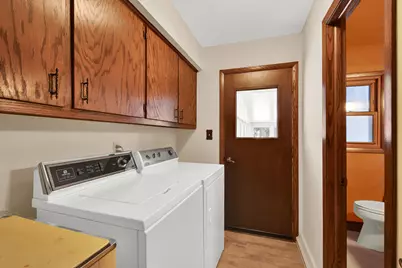 7953  Chapel Hill Ct, Franklin, WI 53132 - Photo 20