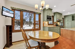 7953 Chapel Hill Ct, Franklin, WI 53132 - Photo 12