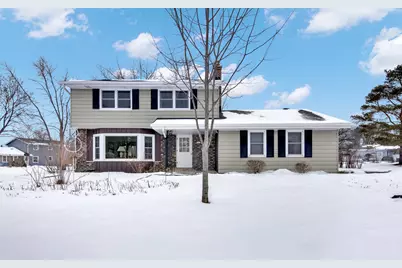 7953  Chapel Hill Ct, Franklin, WI 53132 - Photo 4