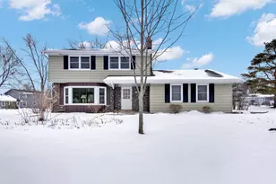 7953 Chapel Hill Ct, Franklin, WI 53132 - Photo 4