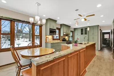 7953  Chapel Hill Ct, Franklin, WI 53132 - Photo 10