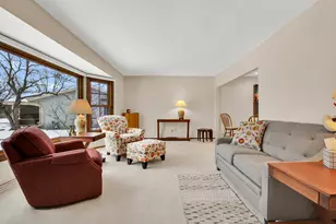 7953 Chapel Hill Ct, Franklin, WI 53132 - Photo 6