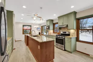 7953 Chapel Hill Ct, Franklin, WI 53132 - Photo 14