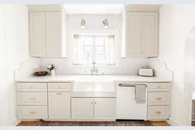 2867 N 72nd St, Milwaukee, WI 53210 - Photo 8