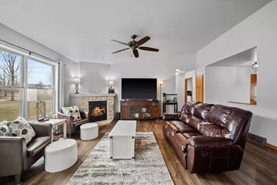 3228  Sherman Parc Cir, Jackson, WI 53037 - Photo 4