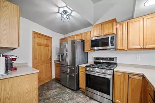 3228 Sherman Parc Cir, Jackson, WI 53037 - Photo 8