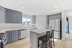 431 Nottingham Dr, Racine, WI 53182 - Photo 4